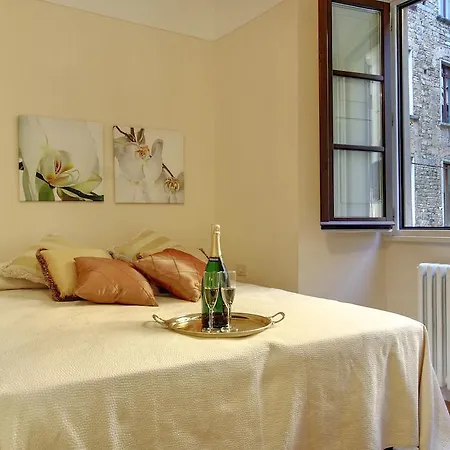 Apartment Palazzo Guidacci Florenz
